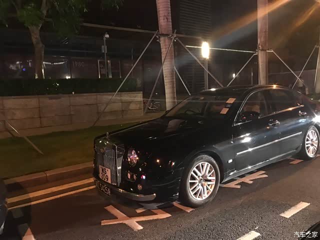 光冈嘉路是不是有款四门轿车