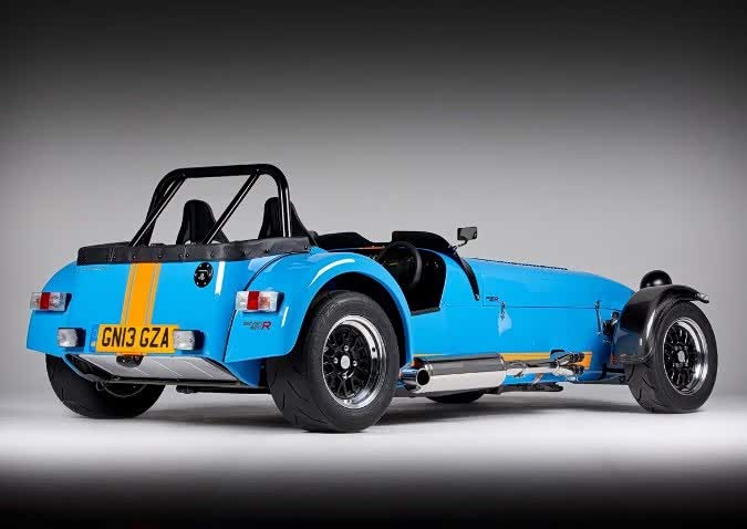 说不上是复古,但也不算现代,这就是卡特汉姆汽车的魅力