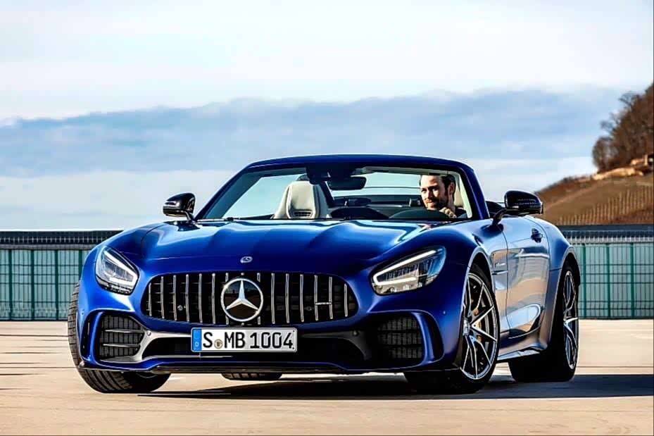 宝石蓝的奔驰amggtr敞篷版帅气十足