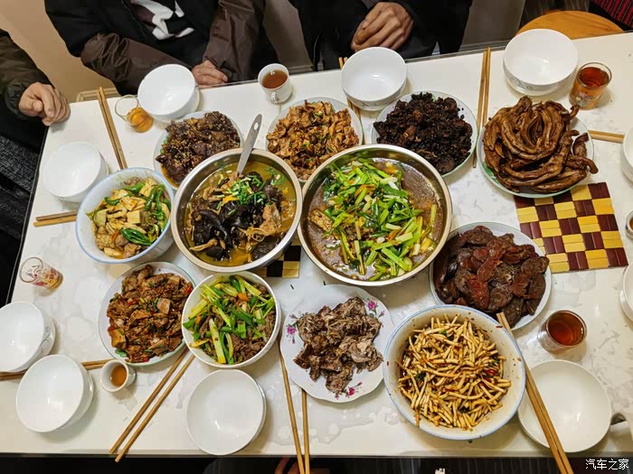 过年喽,过年喽,吃肉喝酒喽!