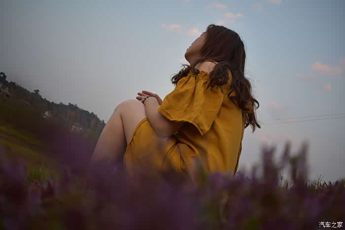 45度仰望天空,不是悲伤,而是被天空的颜色所征服了.