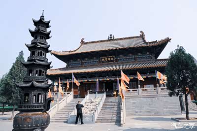 广济寺的大雄宝殿