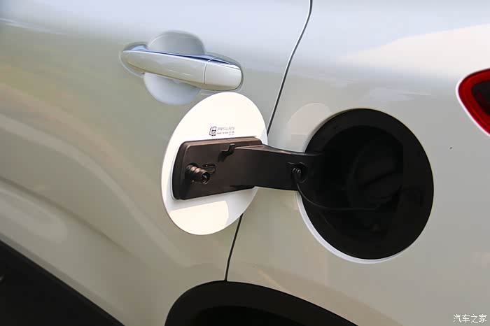 为什么300万人选帝豪gs始于颜值80后女司机爱车首选