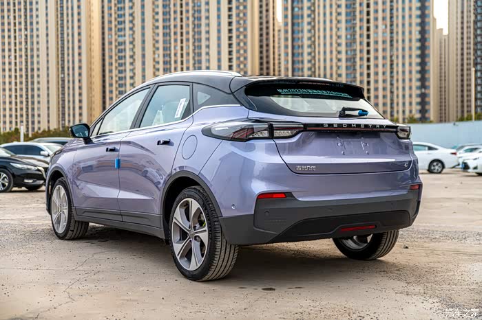 c升级实力加乘更年轻真续航2021款几何c探店看车体验