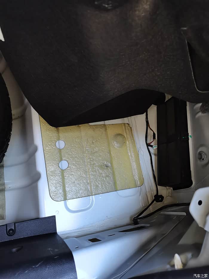 艾瑞泽5,19年的,后备箱有水,不知道怎么进去的.有知道的吗