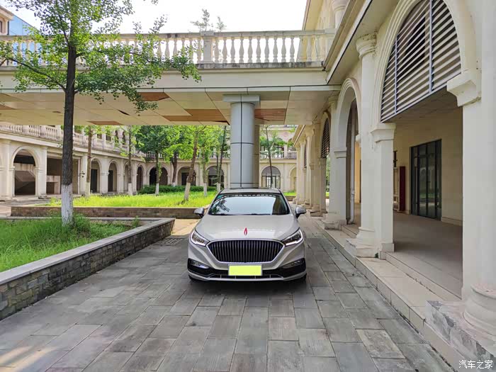 雅致小楼房看铂金红旗h5的霸道