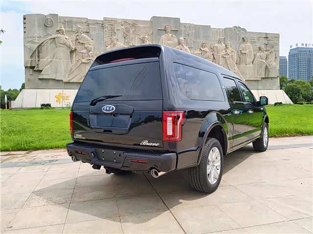 福特f150勇猛者suv传承了美系车无与伦比的肌肉感与粗线条