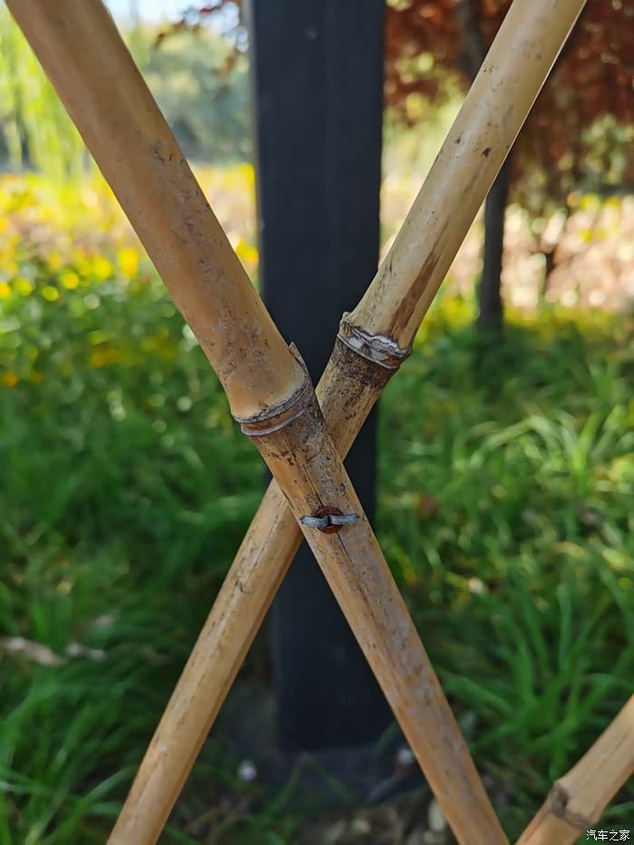 两根小竹子,用铁销固定.如图.是用啥工具弄的?