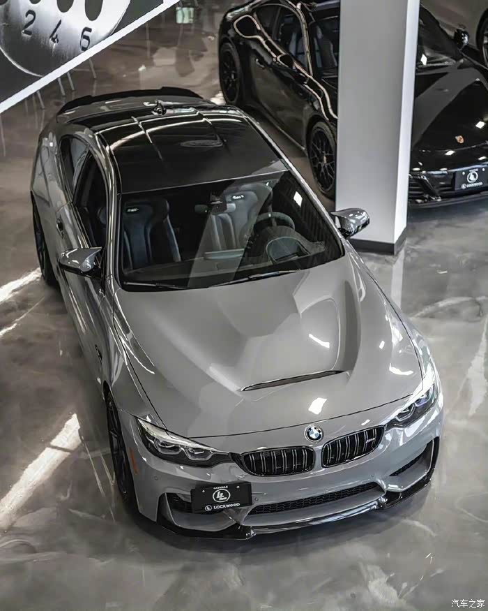 宝马m4csbmw个性化石灰岩灰车漆越灰越高级