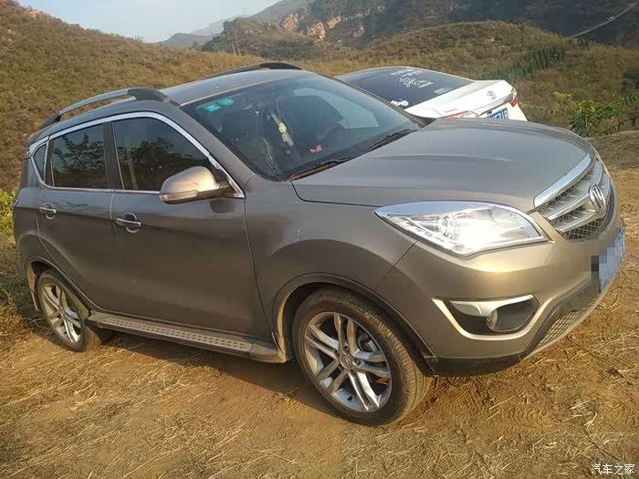 新乐哥的咖啡金.我们俩的车的颜色一样