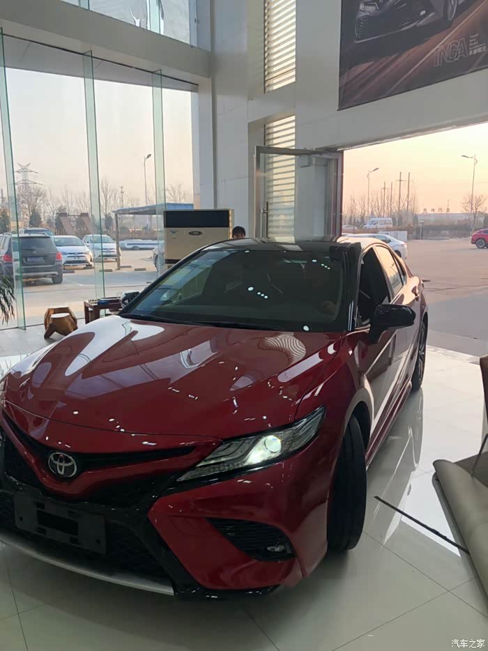 【图】送给老婆的凯美瑞2.5骚红黑内!