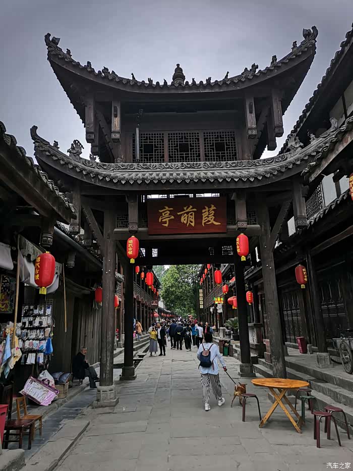 我和小欧去逛古镇