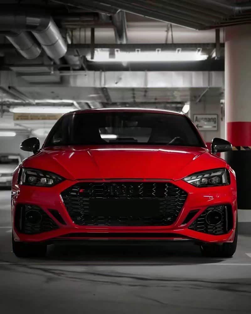 奥迪rs 5 sportback实车,采用富有激情的红色车身