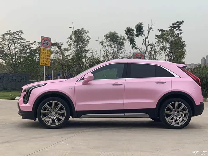 深圳第一台粉色xt4携手闺蜜出境