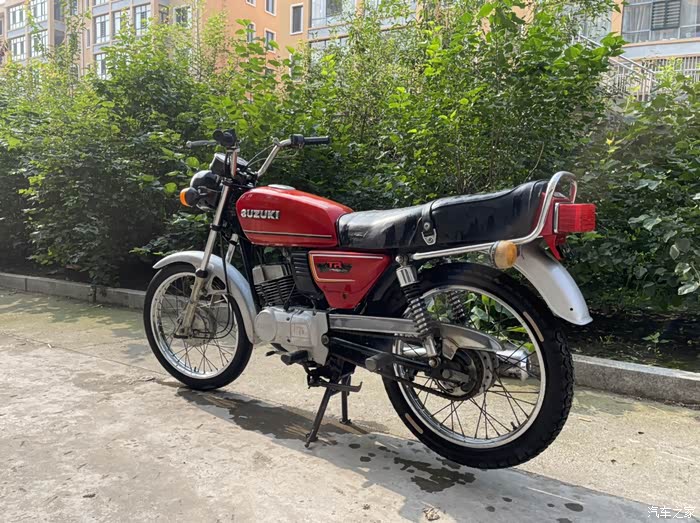 晒晒俺收藏的老车 1985年的铃木tr125