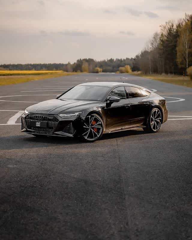 奥迪rs7就是这么吸引人吸引你的目光