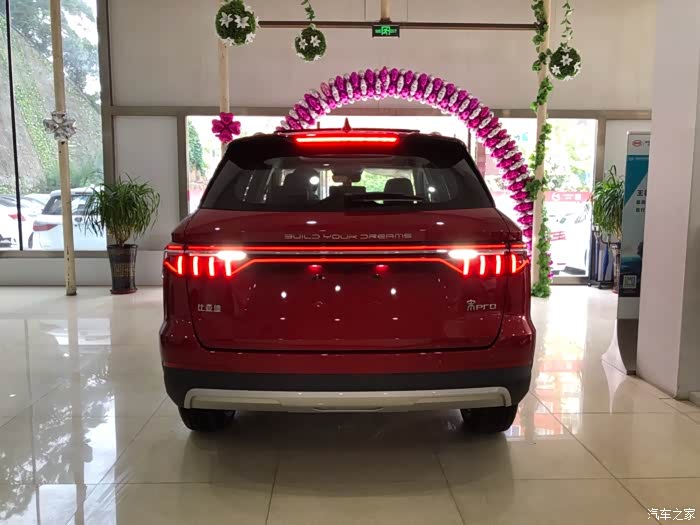 远看尾灯,真的美.