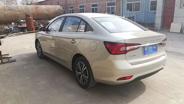 荣威i5提车作业晨曦金1500公里