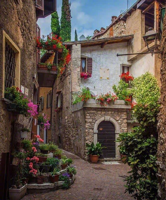 意大利风情小镇宛如一幅风景画