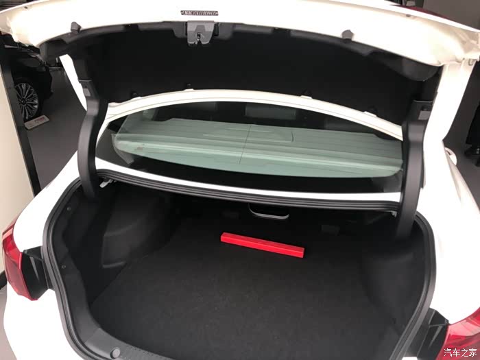 传祺ga6的后备箱容积达到500l,放东西也不用担心不够放!