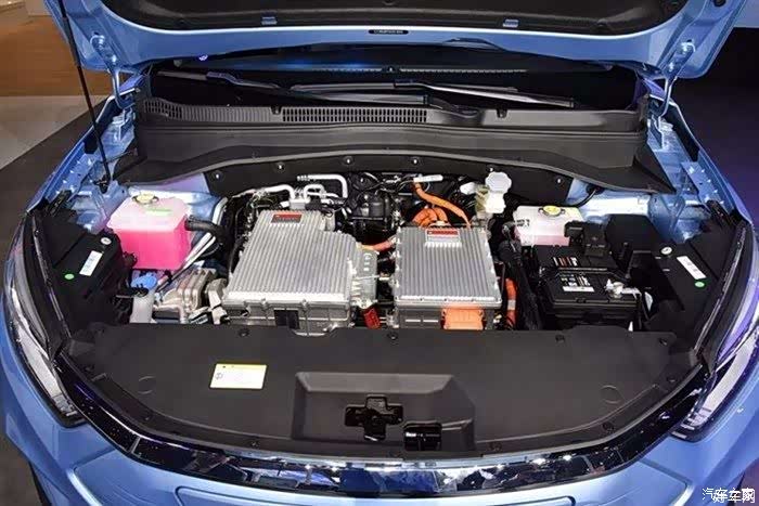 前舱:布置整齐,看不懂