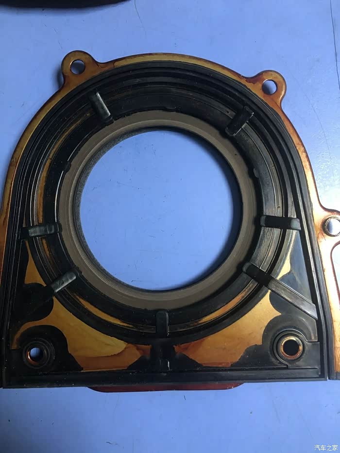 请问曲轴后油封原产地kc443是原厂进口件么