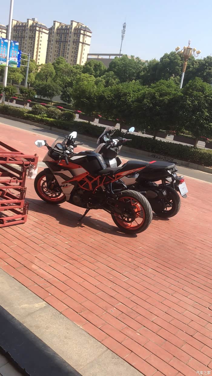 继雅马哈nvx155后又一新朋友白马c400x