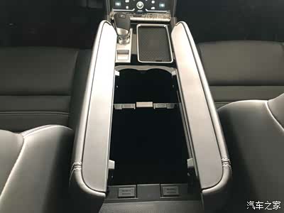 双开扶手箱空间超级