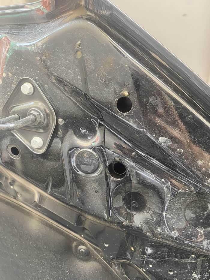 【图】这是什么东西 空腔注蜡?_奔驰e级论坛_汽车之家论坛