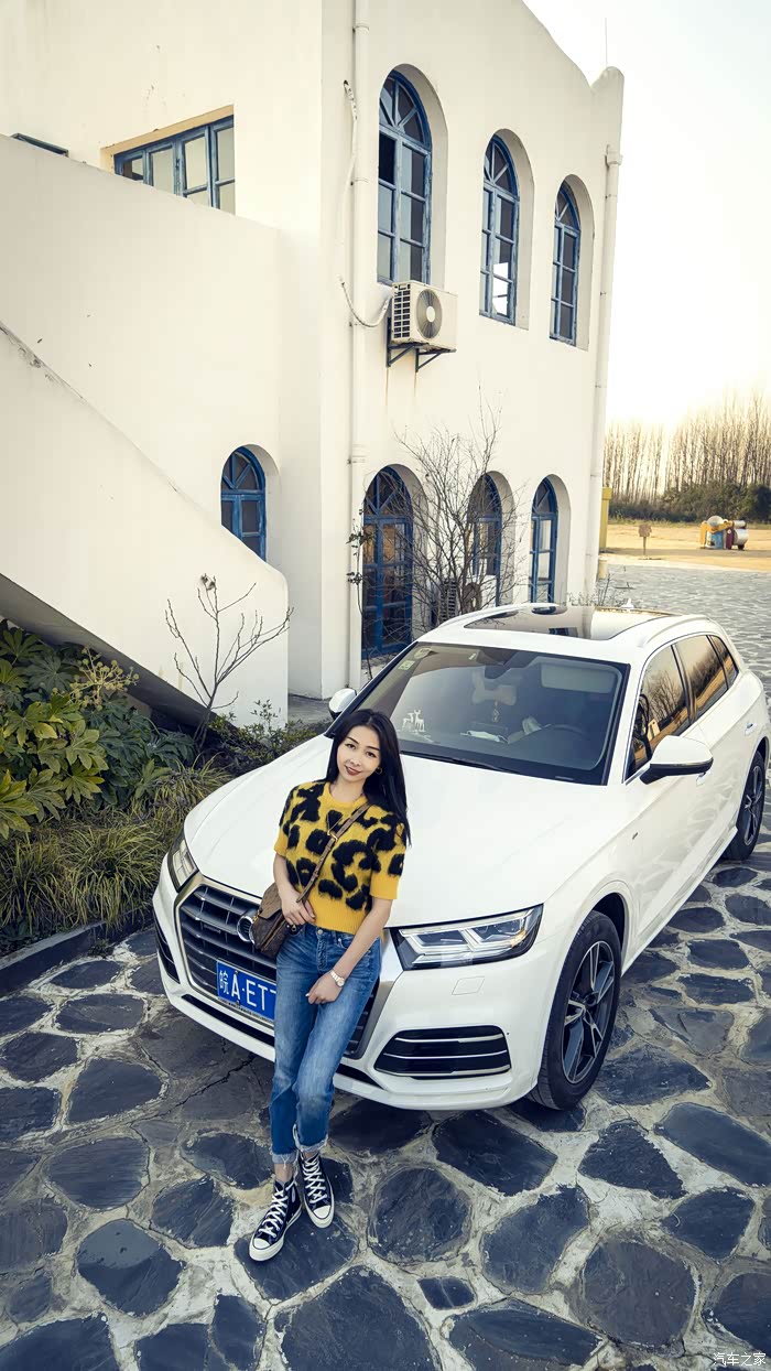 秋冬美拍大片美女香车奥迪相伴