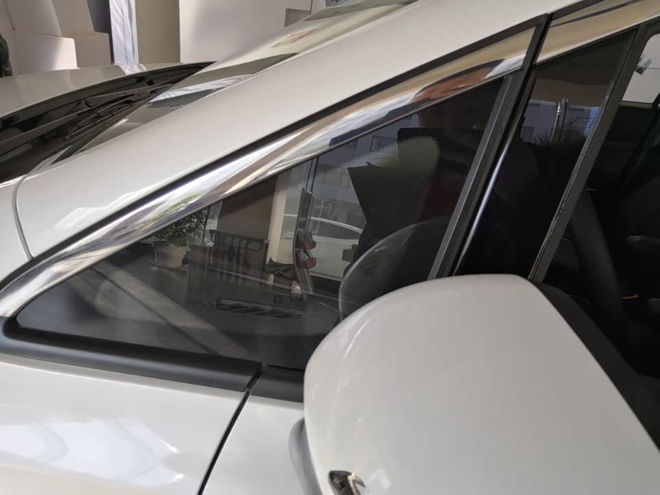 a柱小三角窗还是蛮大的,视野更开阔.