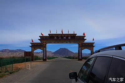 区行政公署从噶尔昆沙(昆莎机场)迁来此艰苦创业进行各类设施建设建镇