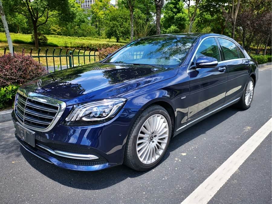 蓝色的奔驰s,这个颜色是原厂色吗!