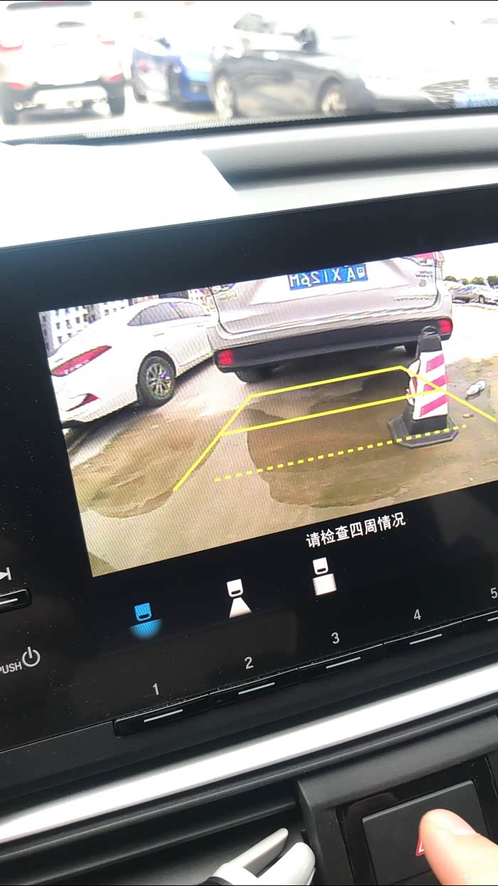 十代雅阁4s加装的倒车影像