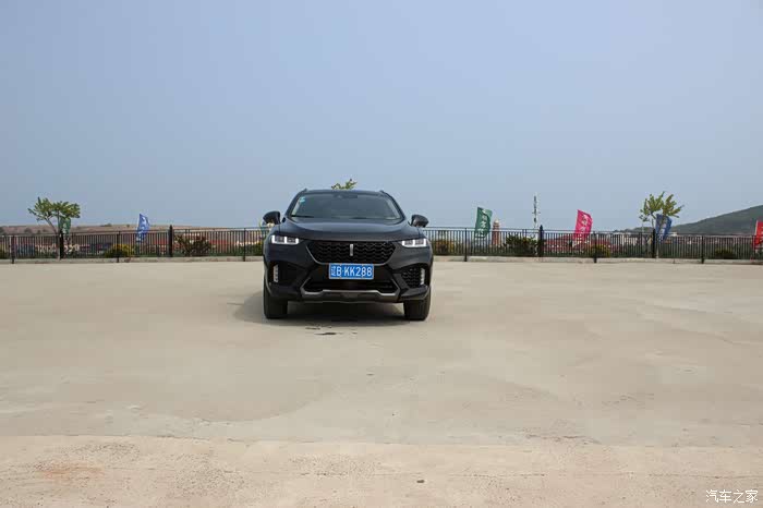 正脸设计霸气,造型犹如黑豹