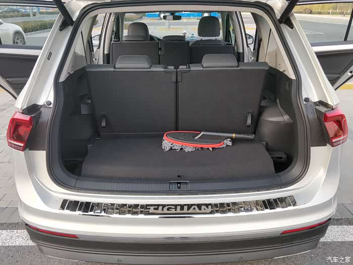 7座模式下,后备箱