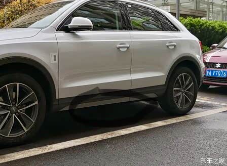 【图】q3门下面银色漆擦掉了一块,没变形_奥迪q3论坛_汽车之家论坛