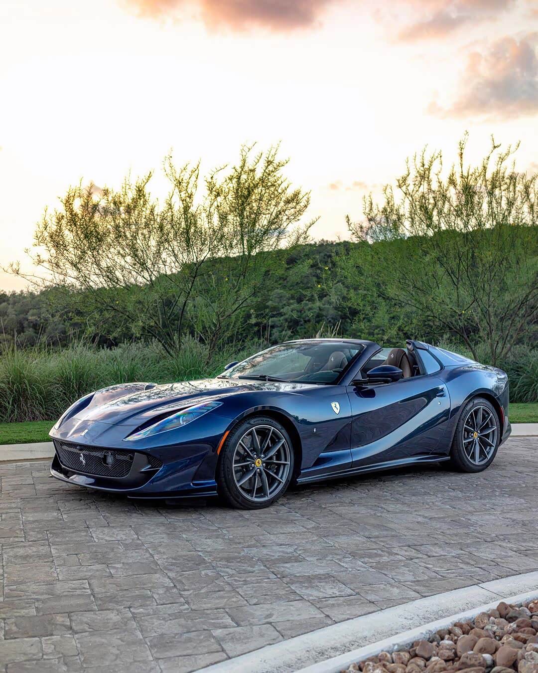 ferrari 812 gts这个颜色好看吗?