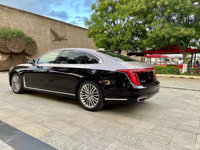 红旗h9感受国产超跑的魅力!