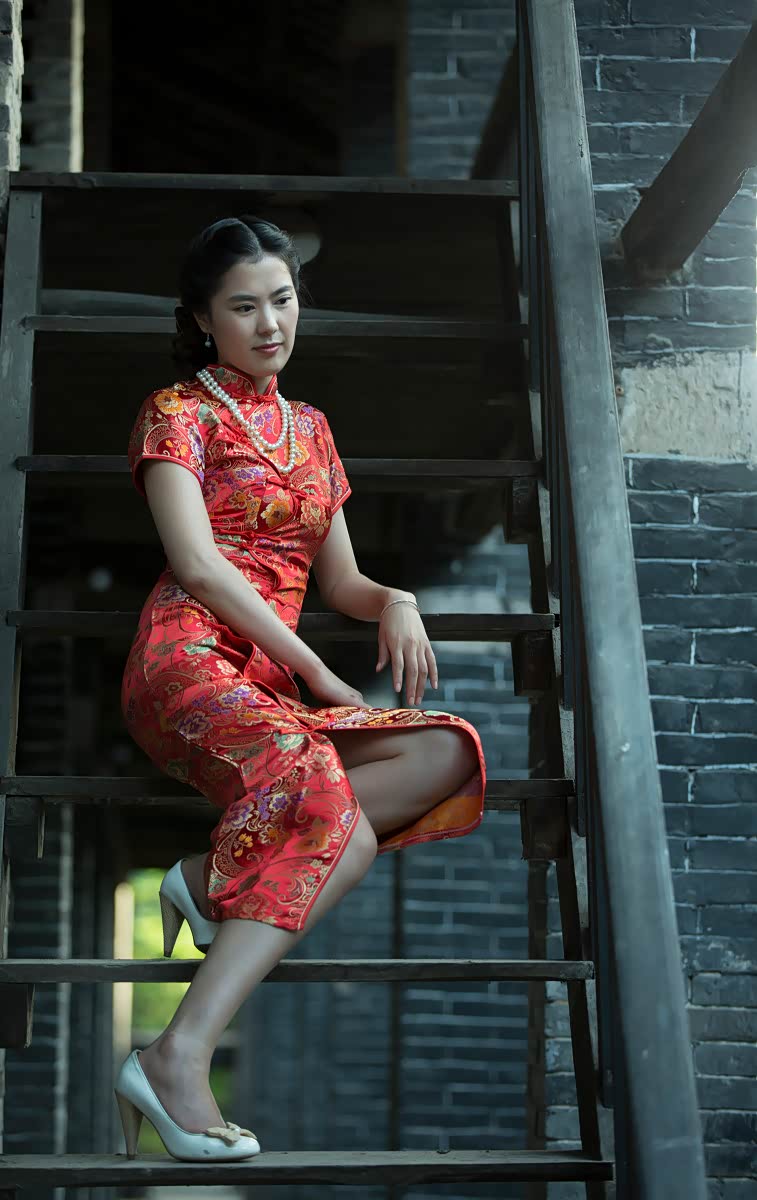 穿旗袍的美女 浓浓的古典情趣 ,端庄贤惠 风情万种