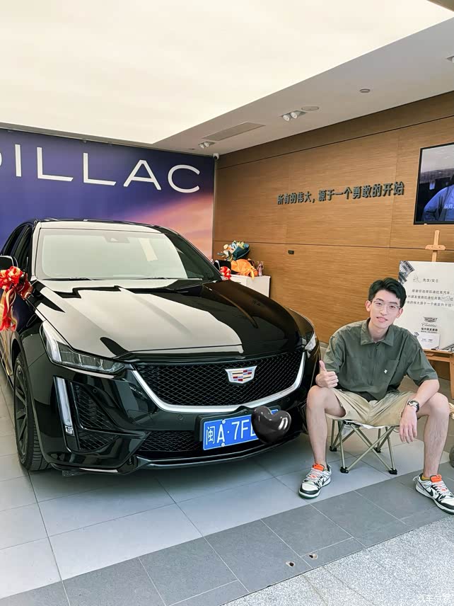 谁能拒绝一辆乌漆嘛黑的ct5提车plog