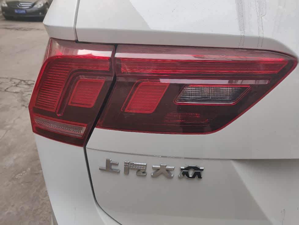 途观l尾灯收一个右外