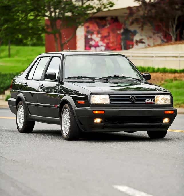 1991年底一汽大众开始生产大众捷达2轿车,俗称"方头捷达"