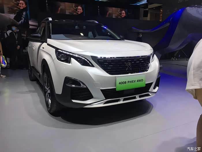 在广州车展上我们看到了东风标致4008插电混动版