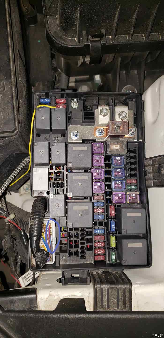 求助,寻找16款尊雅外保险丝盒里的acc保险丝!