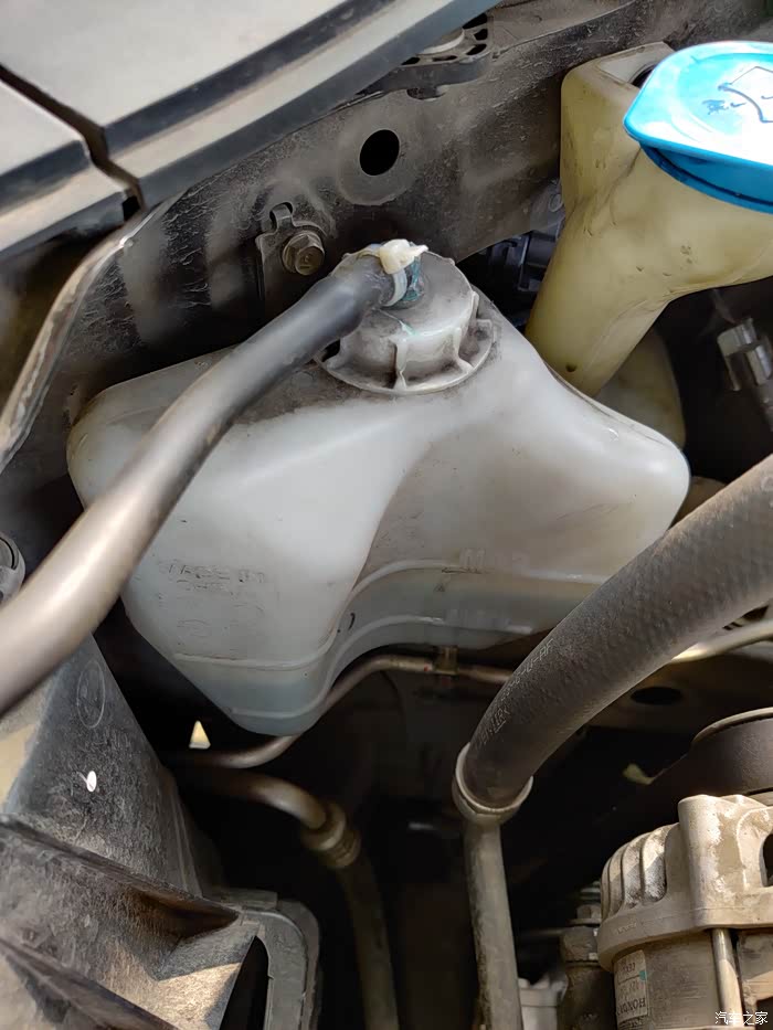 9.5代雅阁 水箱轻微漏水 ,请大侠帮忙看看