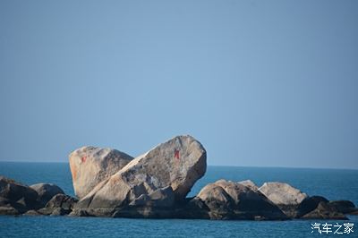 天涯海角日月石传说图片