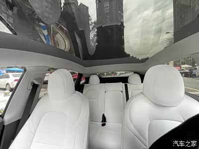 这算不算是第一台白内饰的model y呢