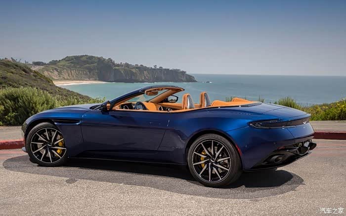 在海边敞篷车真的太适合了.