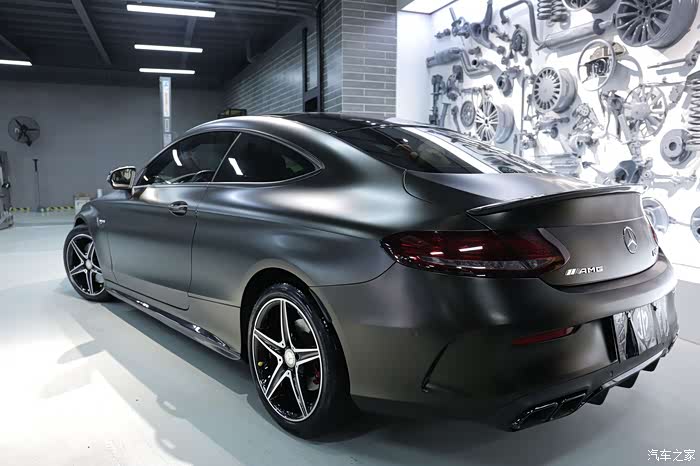 奔驰c200双门霸气又不失低调的轿跑之选